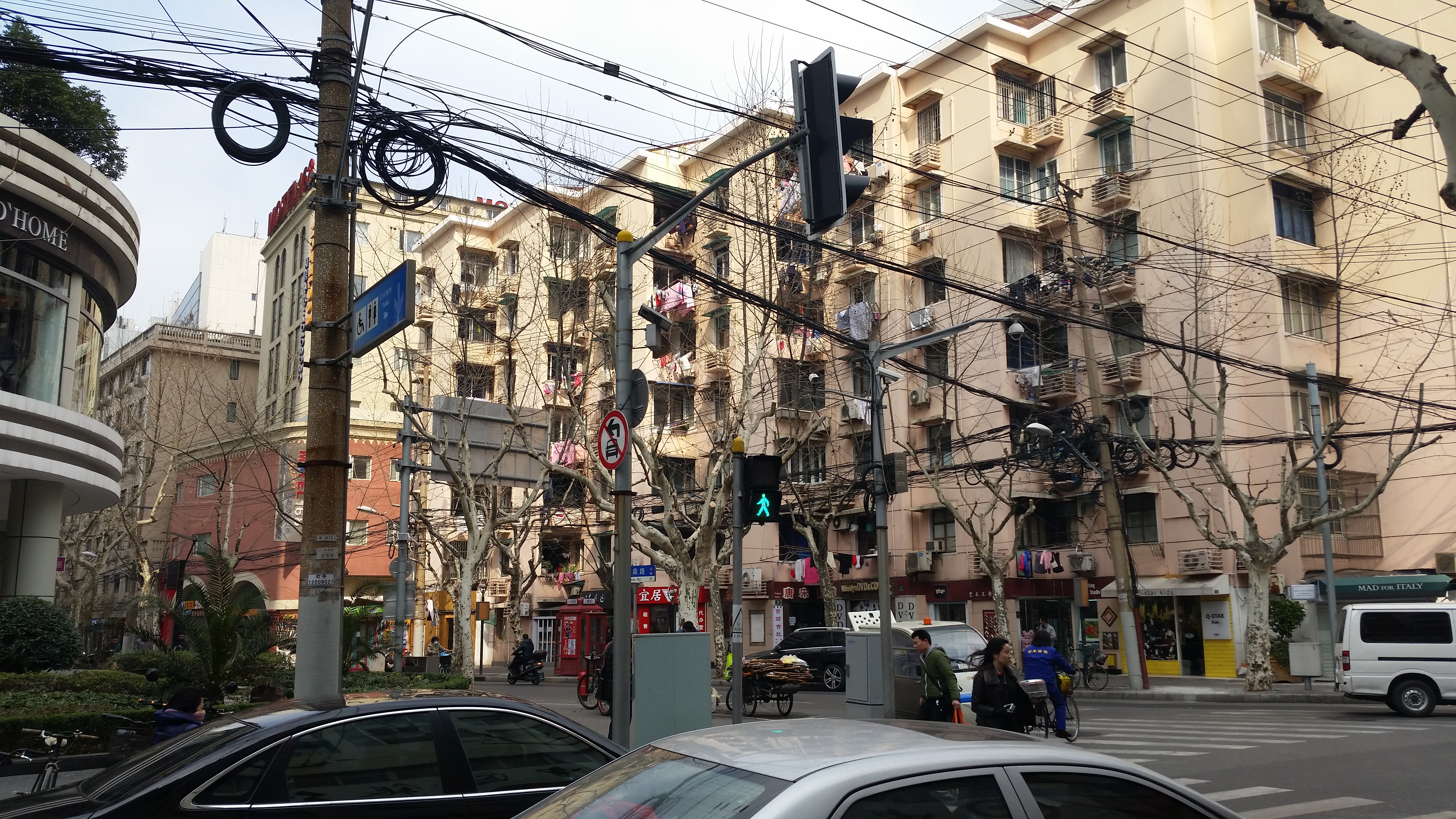 Universal street signs found in Shanghai.